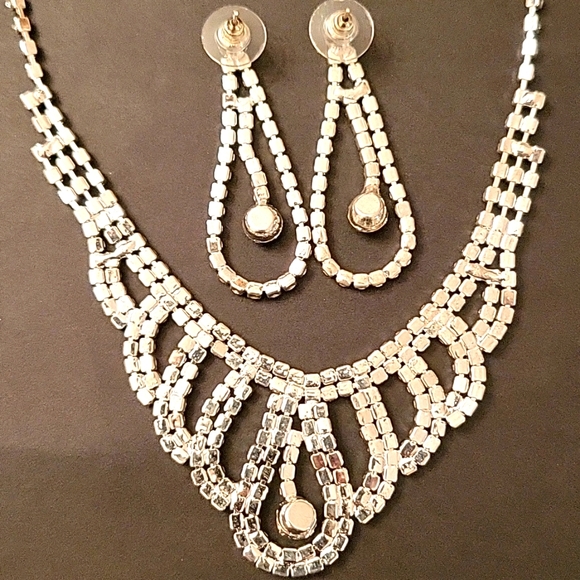 NEW Rhinestone Collar Necklace & Earrings Set! - Picture 11 of 11